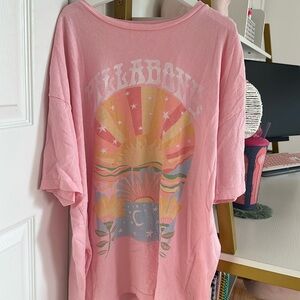 Billabong T-Shirt in Light Pink, Size M.